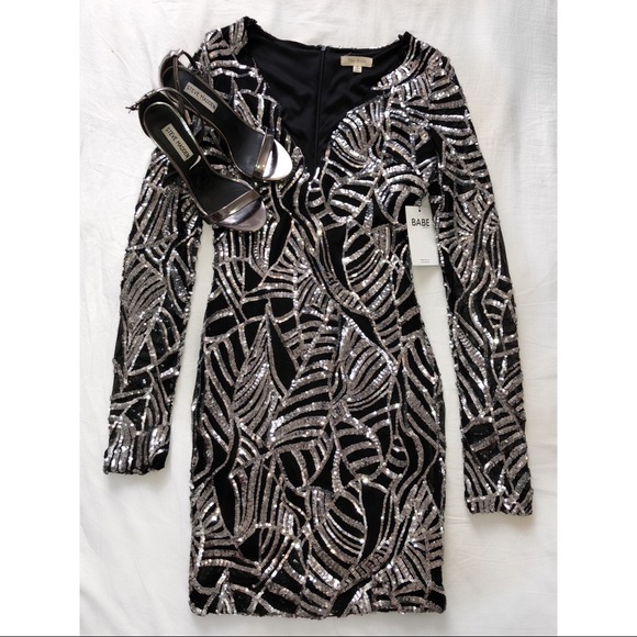 Fashion Nova Dresses & Skirts - 🖤Beautiful Sequin Long Sleeve Dress.